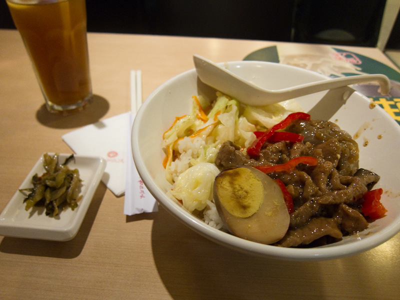 China November 2011 - From Shanghai to Beijing - My food court dinner, it was dissapointing. Pepper beef I think, the beef was ok, but not hot, and basically just a huge amount of rice underneath whi