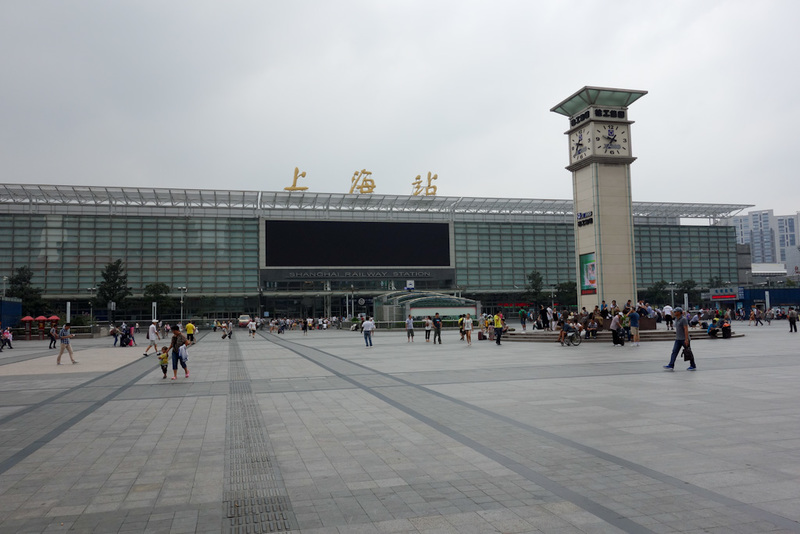 Back to China - Shanghai - Nanjing - Hangzhou - 2012 - This is the Shanghai central station, which is smaller than the new Hongqiao station which I have been to before. I couldnt really find a way to take 