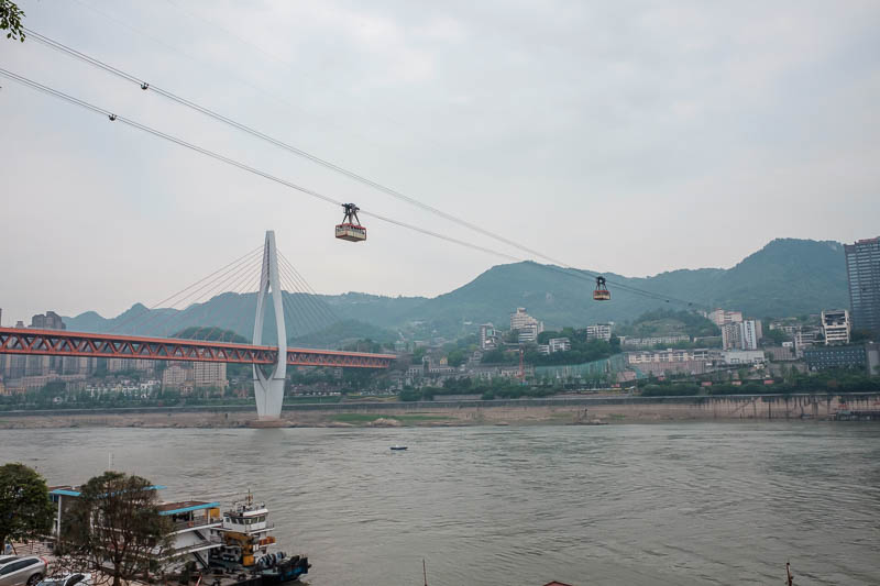 The great loop of China - April 2018 - Before all the bridges, there used to be lots of cable cars crossing the rivers here. Now I think this is the only one left. People still like it beca