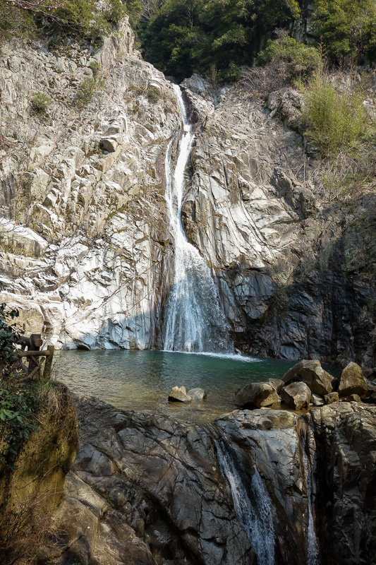 Japan-Kobe-Hiking-Garden-Takaoyama - After a few minutes you are at the waterfall. Its nothing special. Lots of people thought it was magnificent. This is number #17 scenic waterfall in a