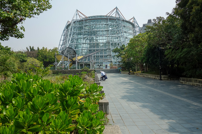 Taiwan-Taichung-Museum-Xitun - Across the road is the botanic gardens. My 30 cents also gets me in here, and damn it I need to get some value for my large outlay. This is pretty muc