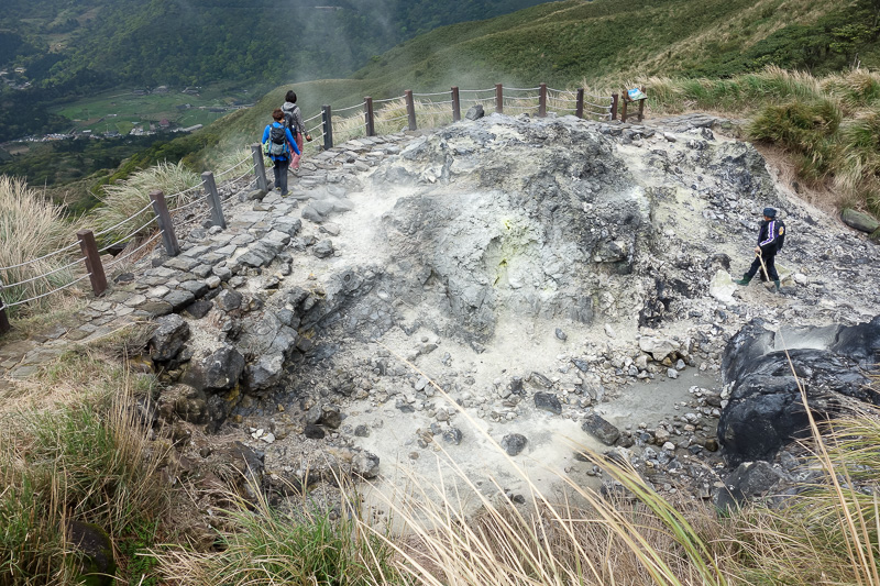 Taiwan-Taipei-Hiking-Yangmingshan - Then I came to the volcano. Gas was coming out of the ground everywhere.