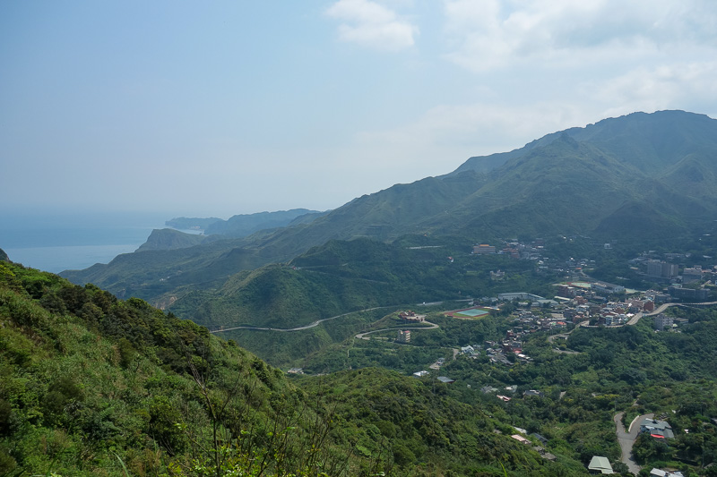 Taiwan-Ruifang-Jiufen-Hiking-Keelung Mountain - Higher, more view.