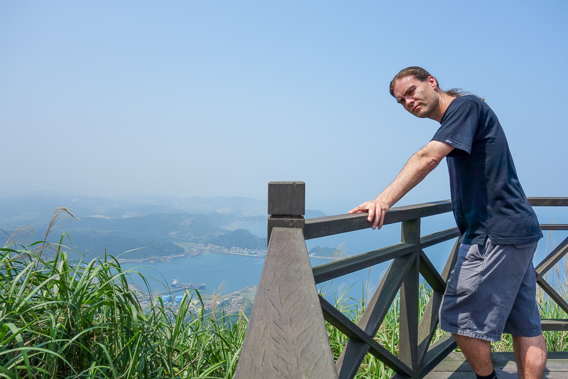 Taiwan-Ruifang-Jiufen-Hiking-Keelung Mountain - Me, trying to get in the view, ok no more view.