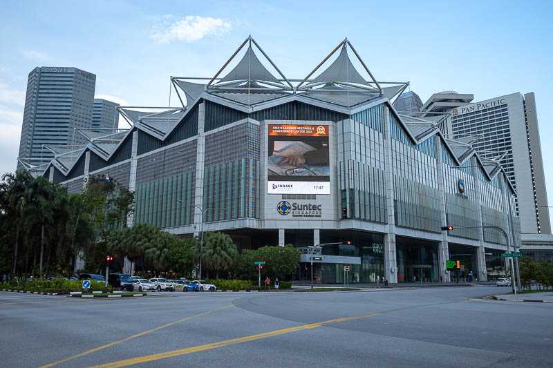 Singapore-Chicken Rice-Raffles - Next on my agenda, Suntec City, advertised as a convention centre, but really, it is a mall.