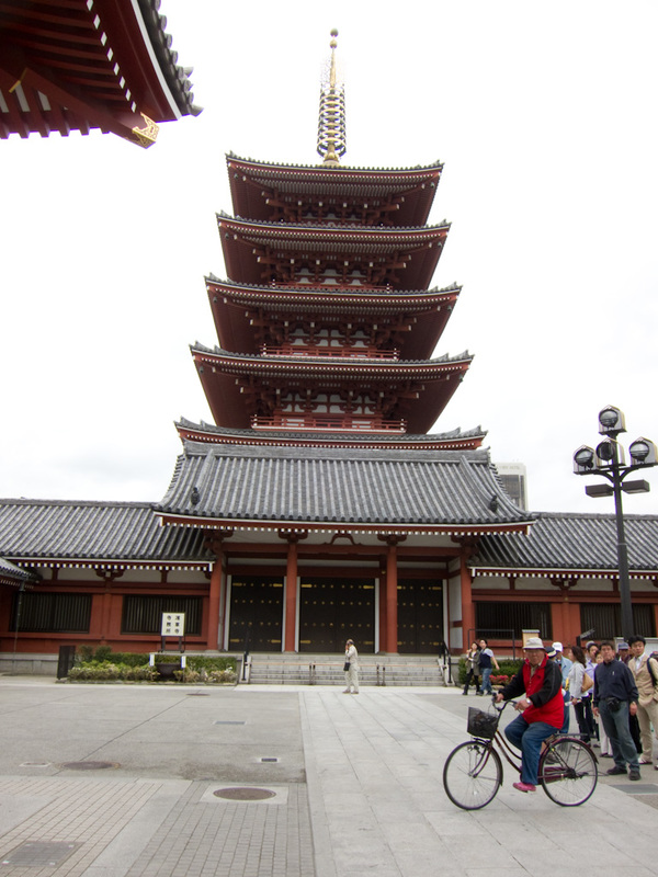 Japan-Tokyo-Asakusa-Shrine-Ferry - Another part of the temple, the thing on top is surely a mobile phone antenna?