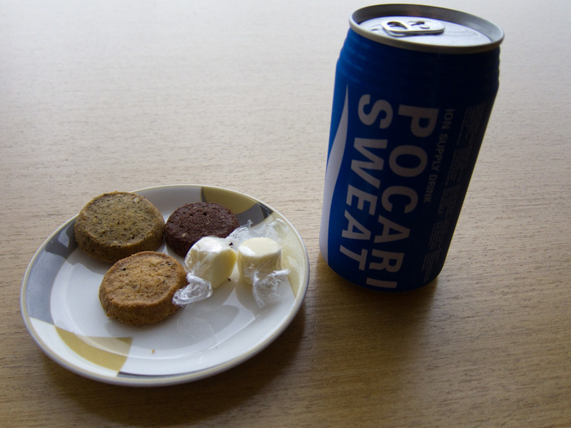 Japan and Hong Kong May 2010 - My second lounge meal in the Sakura JAL lounge. Pocari Sweat for breakfast.