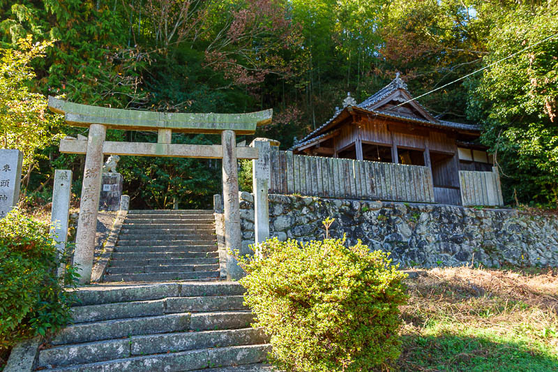 Japan for the 10th time (Finally!) - October and November 2023 - The trail starts here, but you go left past the shrine. Allow me to help.... 33.95924056882182, 132.8163932702691