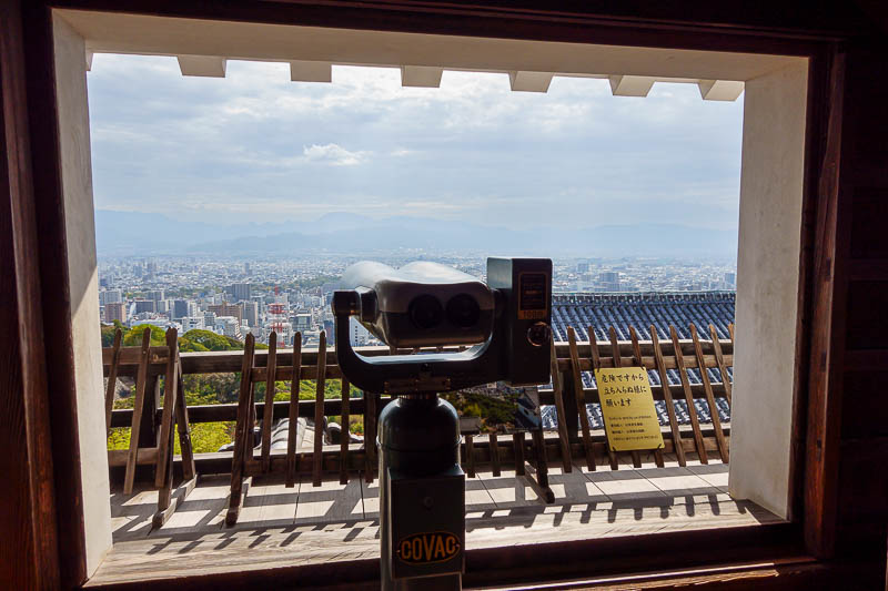 Japan-Matsuyama-Castle-Onsen - Never put your eyes on these things.