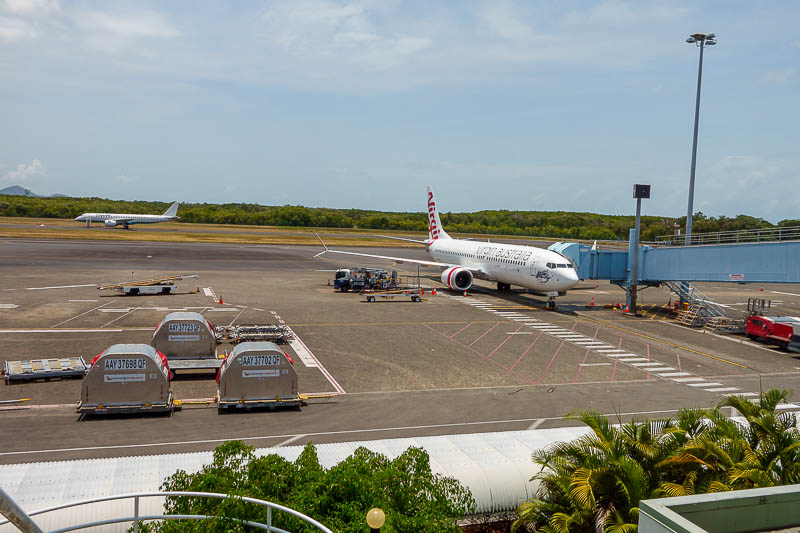 Cairns-Airport - New airport briefly