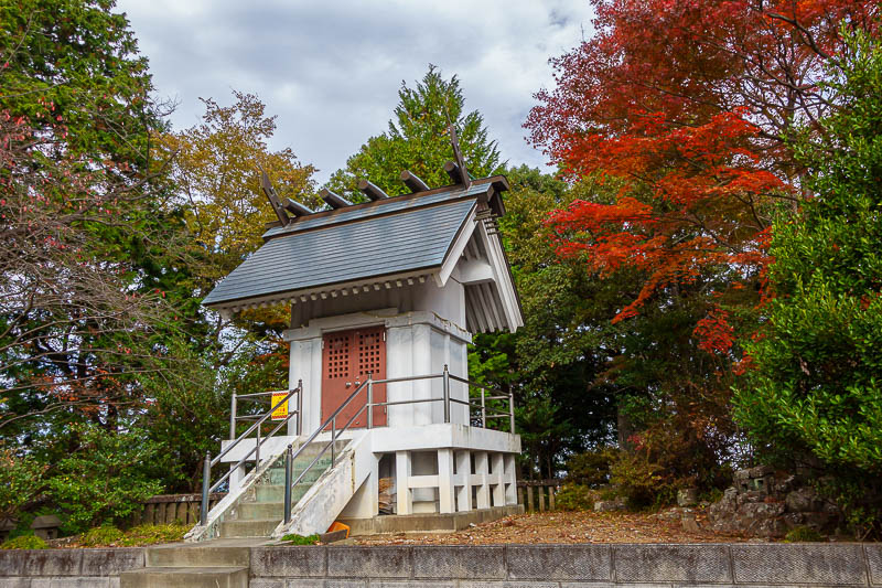 Japan-Tokyo-Hiking-Mount Kariyose - This is the to of Mount Imakuma. Public toilet or shrine? I genuinely did not know!