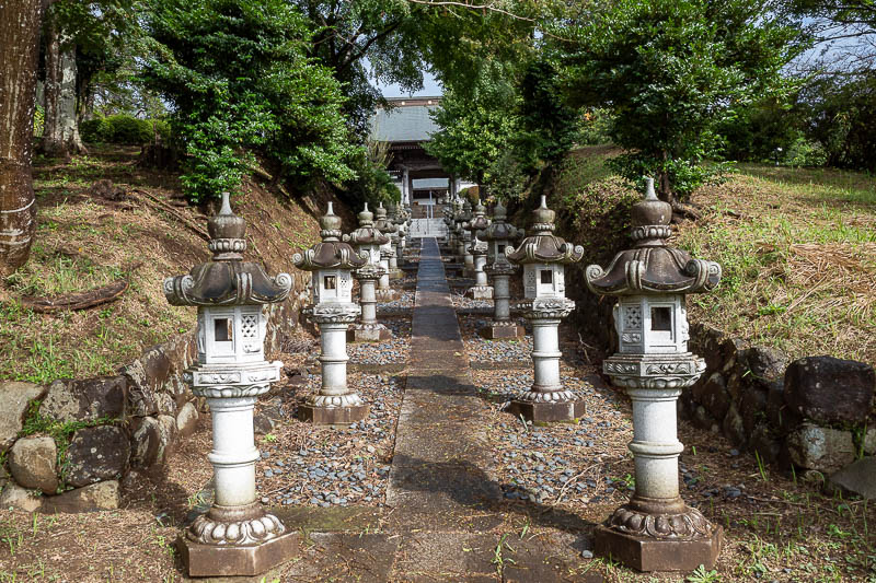 Japan-Tokyo-Takao-Hiking - The sun came out exactly as I passed this shrine.