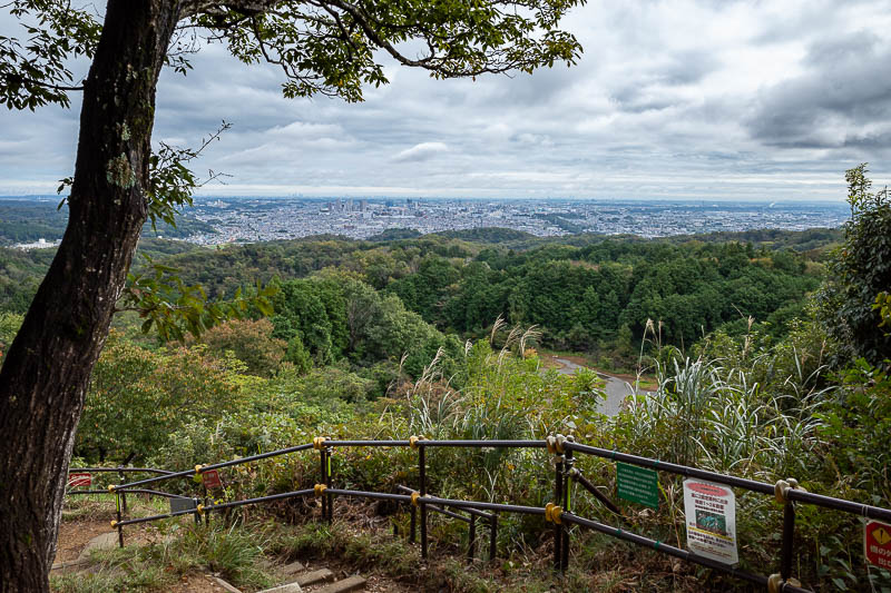 Japan-Tokyo-Takao-Hiking - Before too long I ascended a hill by the lake and saw the city, but not the lake. I never got a clear shot of the lake. It is particularly clear after