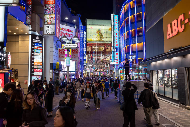 Japan-Tokyo-Shibuya-Halloween - Time to go elsewhere.