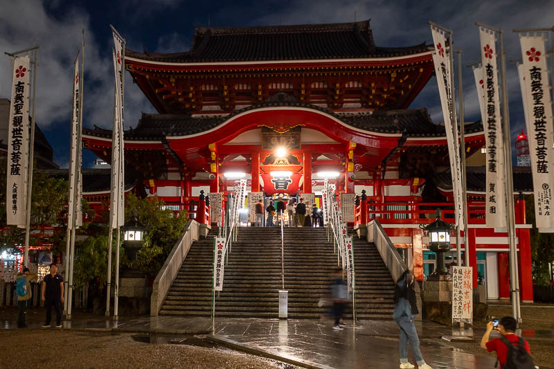 Japan-Nagoya-Oso - Here is the temple near the start of the Oso shopping area. I took a similar photo last time just before my dress photo. 0.4 seconds handheld for this