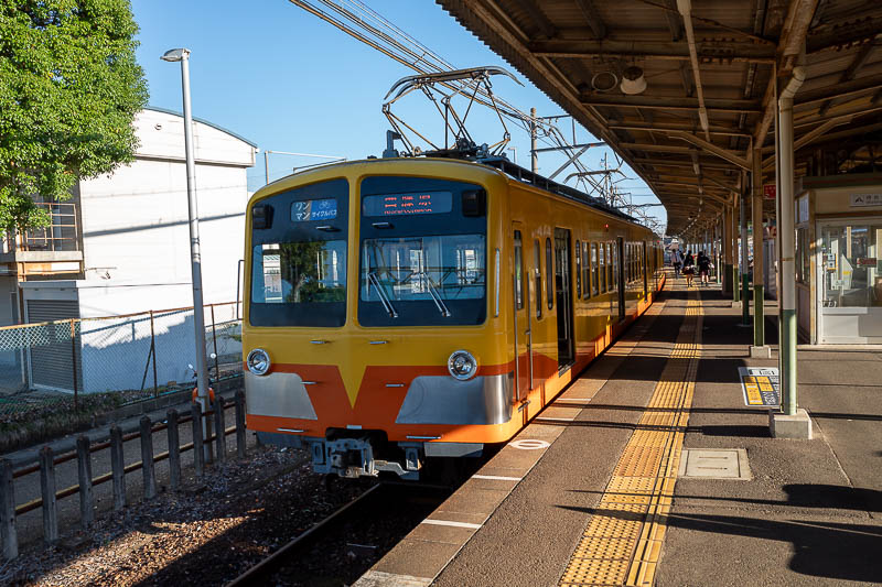 Japan-Nagoya-Fujiwaragatake-Hiking - I took 2 trains to get here, the very fast express Kintetsu line to Kintetsu-Tomida where I changed to the also very fast but very rattly Sangi line. 