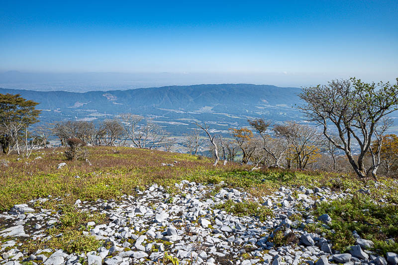 Japan-Nagoya-Fujiwaragatake-Hiking - The whole area is very green still, last time I was here it was all grey, the ground and the sky, and reminded me of a post apocalyptic planetscape. I