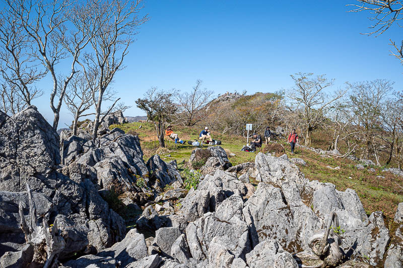 Japan-Nagoya-Fujiwaragatake-Hiking - Here are the people I saw, you can see the main peak behind them.