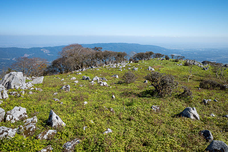 Japan-Nagoya-Fujiwaragatake-Hiking - Time to head to one of the other peaks, where it is more greener.