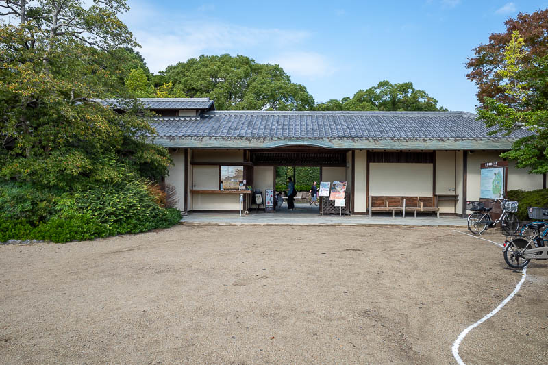 Back to Japan for the 11th time - October and November 2024 - Now to explore the Shirotori garden, the entrance is a bit underwhelming and the car park was almost empty.