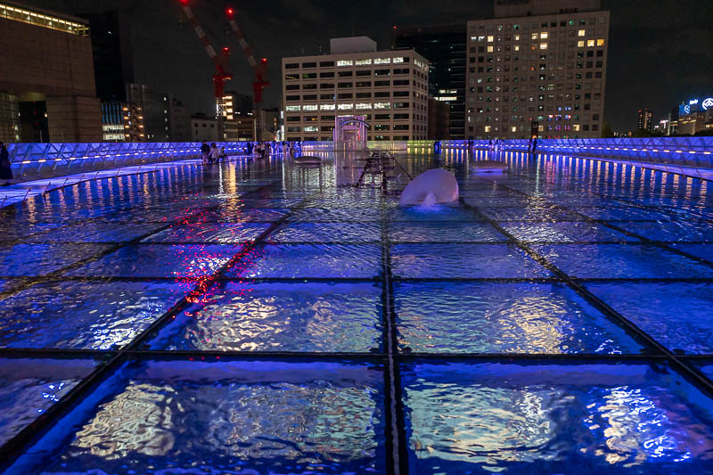 Japan-Nagoya-Sakae-Omurice - Here is the roof. It is a big pool you can walk around.