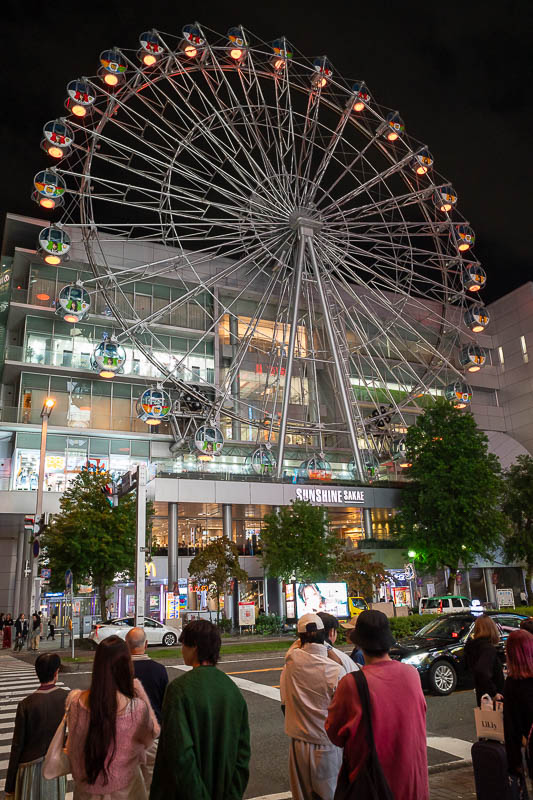 Japan-Nagoya-Sakae-Omurice - From the roof I spotted the ferris wheel, so that was obviously my next destination. I have not been on this one, I have been on a few in Japan. Peopl