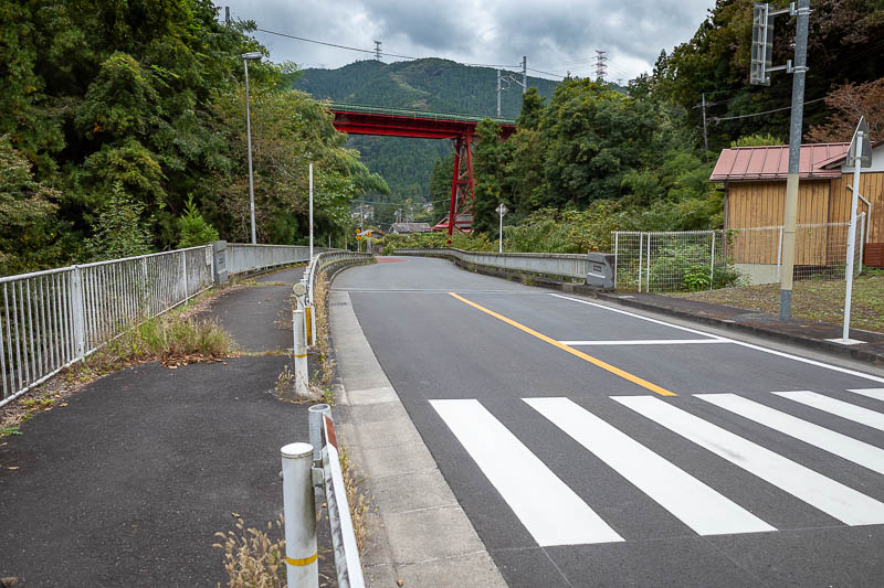 Japan-Tokyo-Hiking-Mount Raiden - Approaching the sky train.