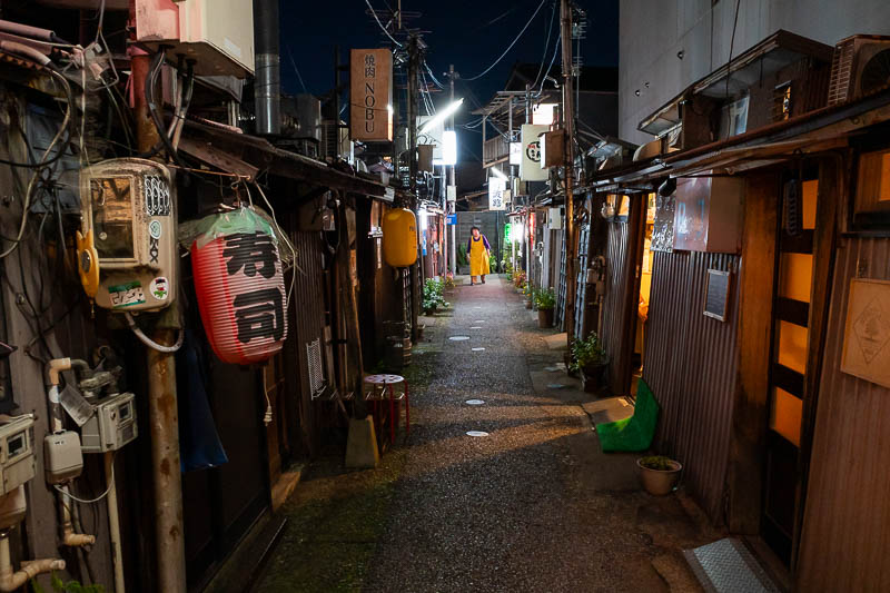 Japan-Kanazawa-Katamachi-Omicho - Hanging out in dark alleyways