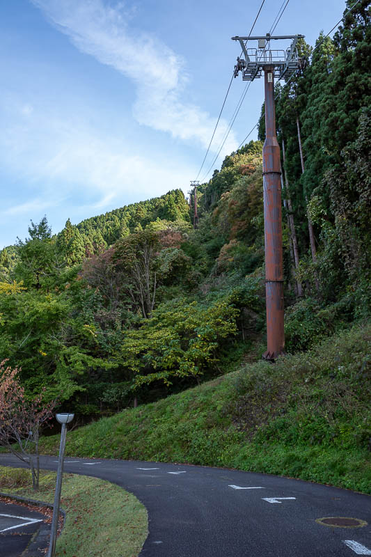 Japan-Kanazawa-Hiking-Mount Okushishiku - There is the cable car. It does not start running until 10am. I was kind of interested, the cars are not on the wire permanently, they take them off w