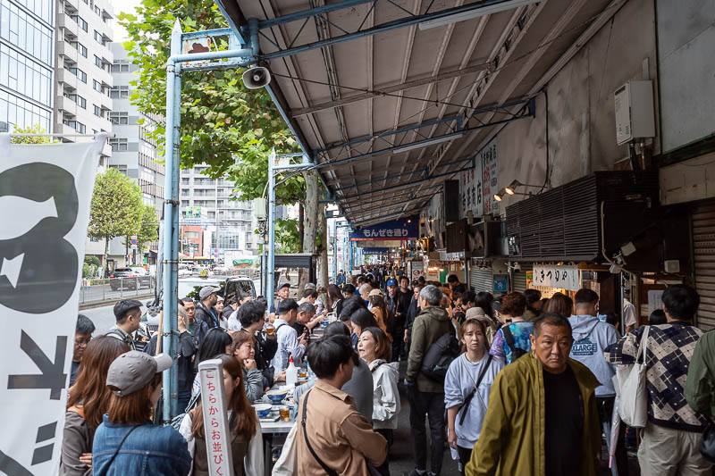 Japan-Tokyo-Garden-Rain - Now it was time to regret coming to Tsukiji. Last time I was here I got chased by an angry sushi chef wielding a meat cleaver who decided I was a homo