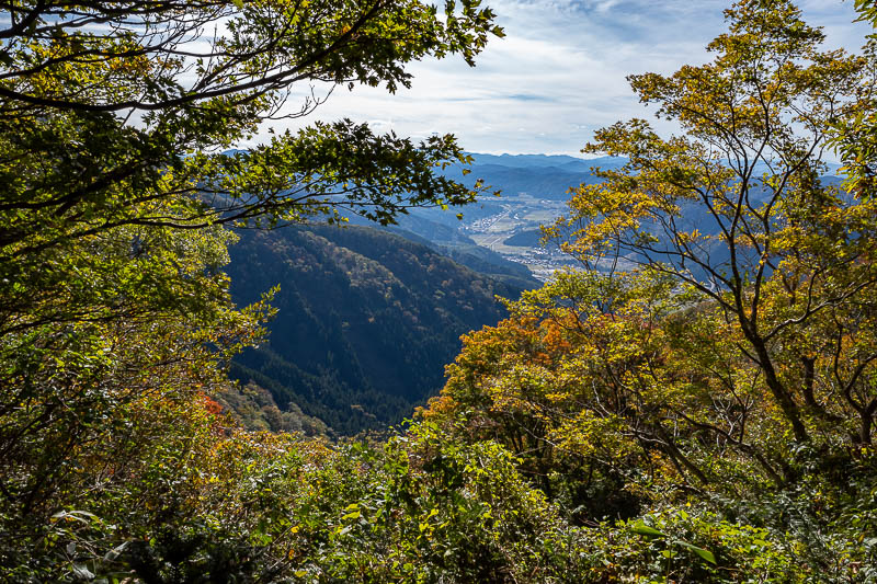 Japan-Kanazawa-Hiking-Mount Okushishiku - Same valley from a different spot than earlier.