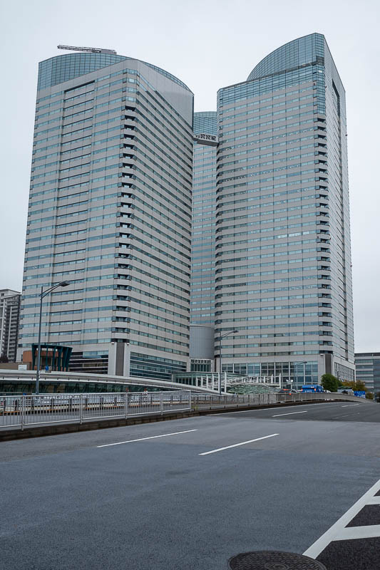 Japan-Tokyo-Garden-Rain - That sky bridge connecting those 2 towers is kind of like the extending bit of the aerobridge you use to walk onto a plane. And I thought that was a b