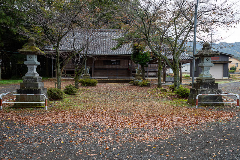 Japan-Fukui-Hiking-Hinoyama - Bottom Hino shrine was uninspiring.