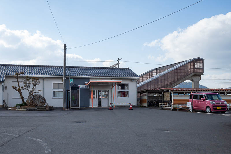 Japan-Fukui-Hiking-Hinoyama - I made it back to Oshio station with time to spare. I should point out that today's trains and buses all took IC card. After 2 hikes in a row, I guess