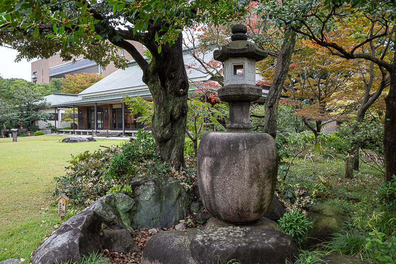 Japan-Tokyo-Garden-Rain - This would look really nice if the sun was shining.