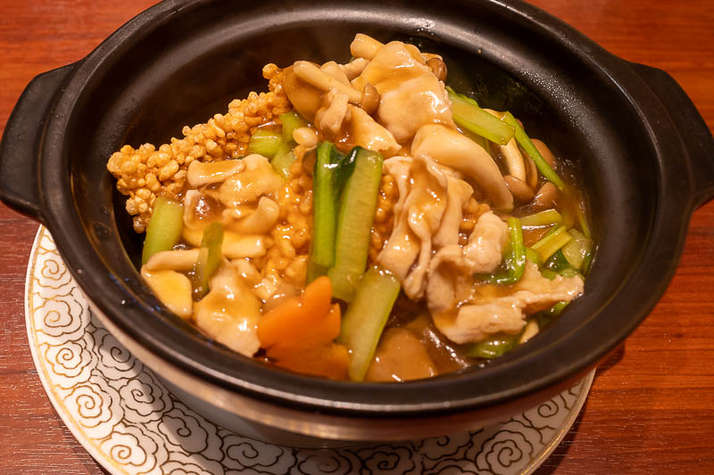 Japan-Fukui-Station - And here is my dinner. From the Chinese place in the station. It is mushroom and pork in starch sauce, poured into a ridiculously hot cast iron pot fi