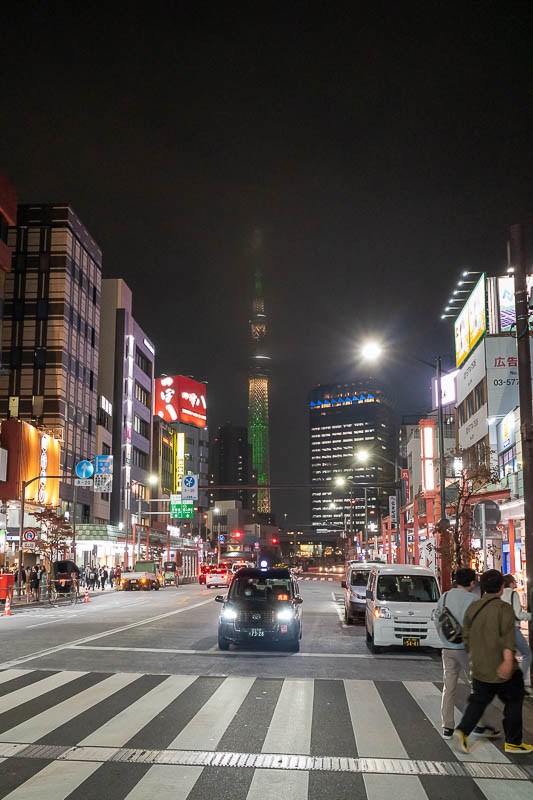 Japan-Tokyo-Asakusa-Ramen - The top of the sky tree was in mist. Although there was no rain.