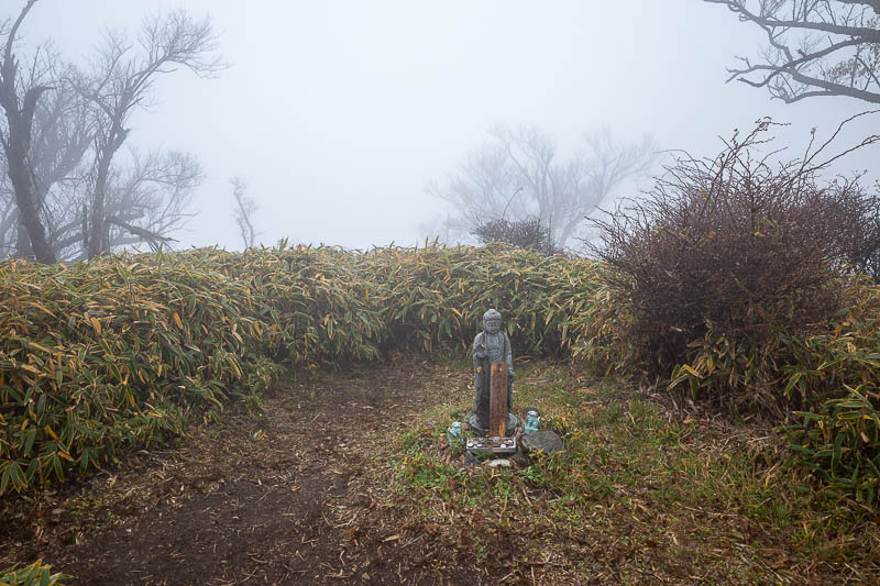 Japan-Tokyo-Hiking-Mount Tanzawa - Tanzawa summit. No one around, where is everyone?