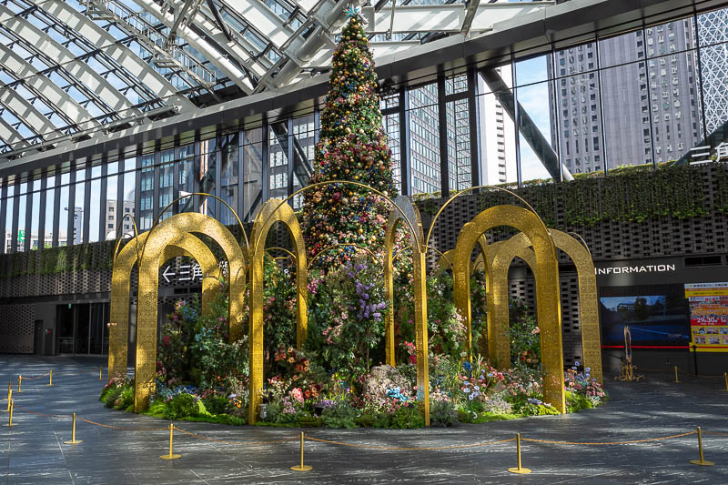 Japan-Tokyo-Shinjuku-Shibuya - Japan really takes xmas seriously. Obviously it is known as fat man gift giving kfc day (seriously). Most office buildings will have a display equal t