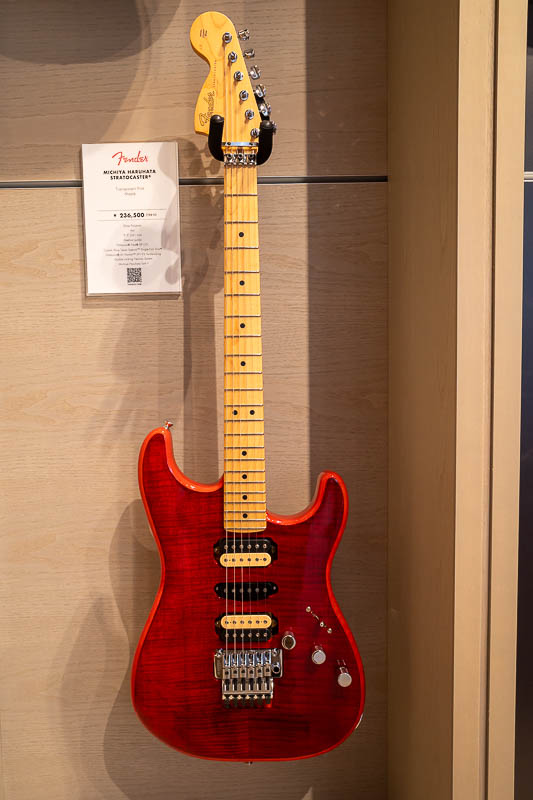 Japan-Tokyo-Shinjuku-Shibuya - This is the only guitar they have that is remotely different. Hidden in a corner as if they are embarrassed by it.