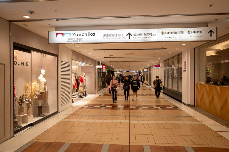 Japan-Tokyo-Rain - Yaechika on the Yeosu side is large and corridor-y and rain free.