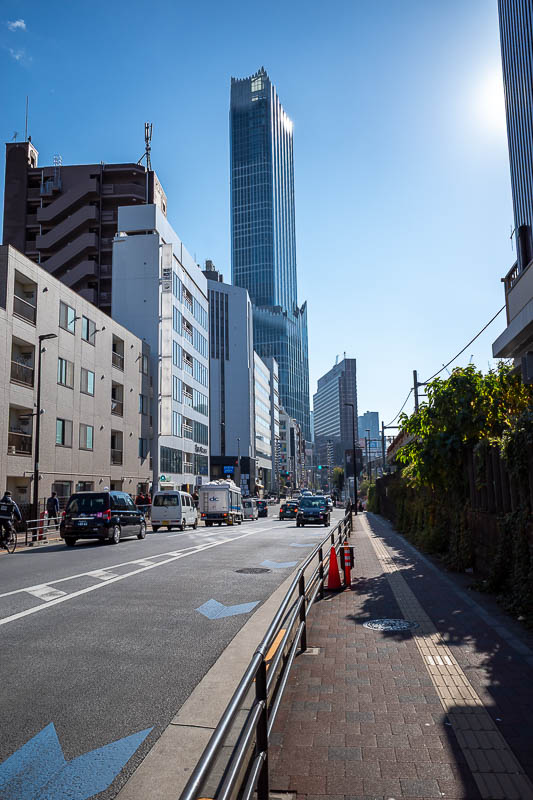 Japan-Tokyo-Walking-Yamanote - Shinjuku ahead.