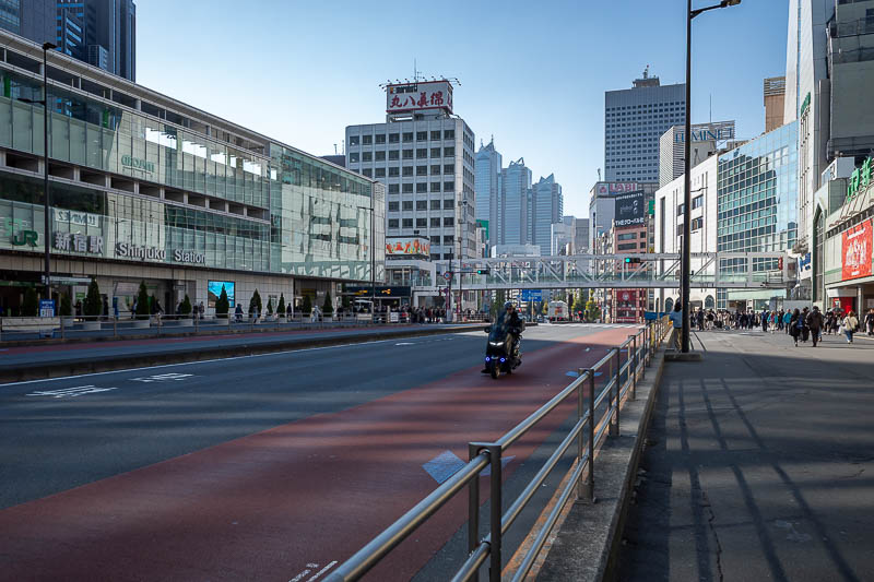 Japan-Tokyo-Walking-Yamanote - The front of the station, the overpass is off limits.