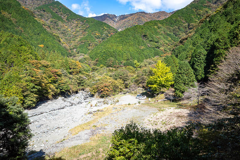 Japan-Tokyo-Hiking-Tonodake - The cars I mentioned. Fantastic weather, I was confident of seeing Fuji...