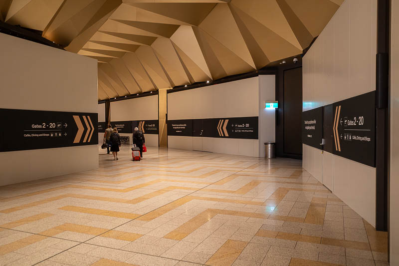 Melbourne-Singapore - Once you exit the duty free mall, there is nothing. A lot of nothing. Every shop is gone.
