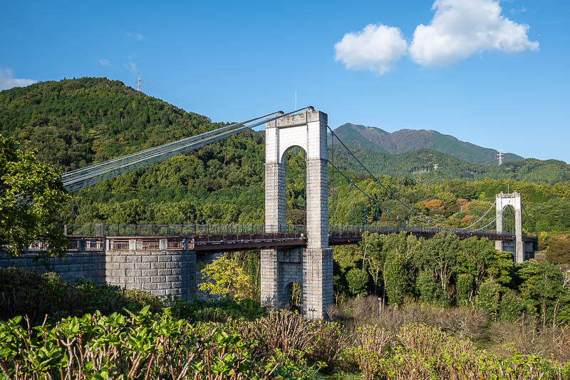 Japan-Tokyo-Hiking-Tonodake - I had to wait 20 minutes for the bus, so bonus bridge shot it is. It is now quite late and I have not had dinner. I will stay local this evening, so d
