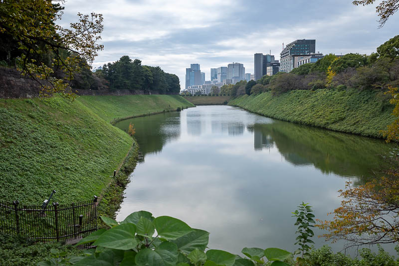 Japan-Tokyo-Kobe-Shinkansen - I can confirm that it is a moat.