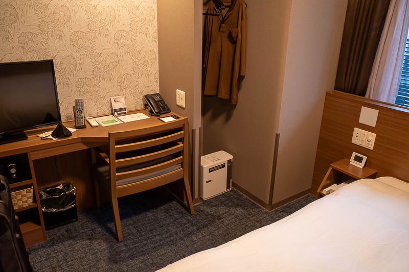 Japan-Tokyo-Kobe-Shinkansen - Inside the room proper, and the desk area is of very questionable ergonomics. A whole heap of crap in the only work area, and the power points are in 