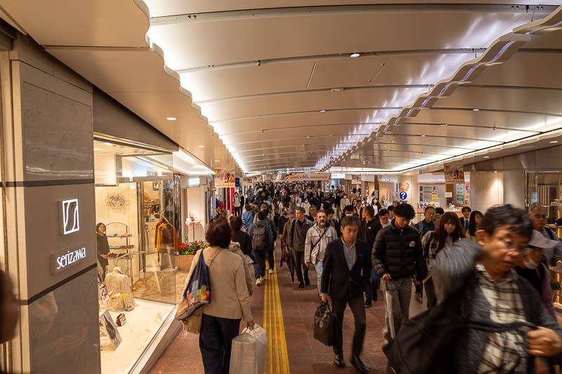 Japan-Kobe-Sannomiya-Rain - Underground was much much more busy. No chance of getting into any restaurant down here.
