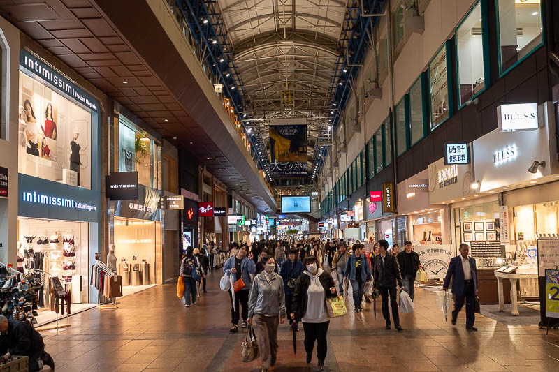 Japan-Kobe-Sannomiya-Rain - I went back up again, still undercover. This is not Motomachi, but seems to zig zag along for a while until it joins up.